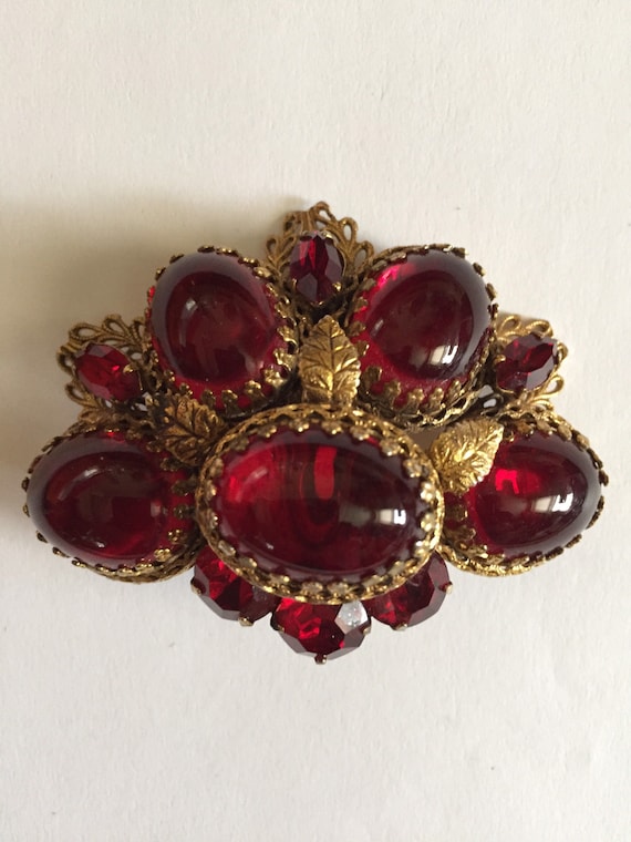 REGENCY CHUNKY RED cabochon gold filled brooch fro