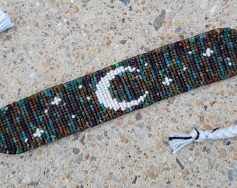 Micro macrame Moon Bracelet