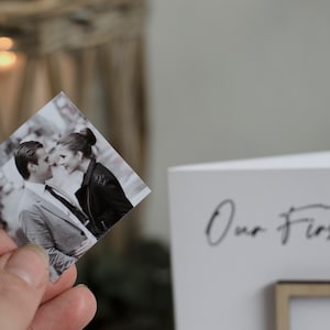 OUR FIRST VALENTINE'S Day / Gepersonaliseerde luxe polaroidkaart / Voeg je eigen foto toe afbeelding 3