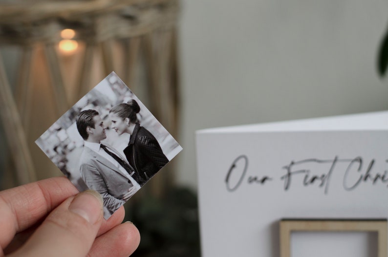 OUR FIRST VALENTINE'S Day / Gepersonaliseerde luxe polaroidkaart / Voeg je eigen foto toe afbeelding 3