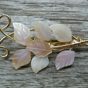 Beautiful Vintage Carved Shell Pin