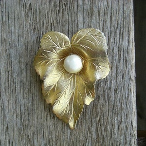 Vintage gold finish metal leaf with faux pearl