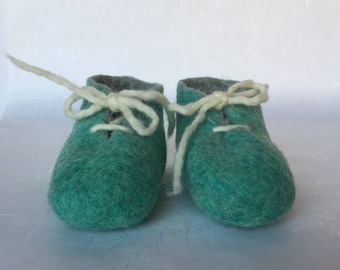 Botitas de bebé de lana afieltrada húmeda, hechas a mano, zapatos para recién nacidos en color verde turquesa