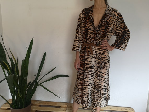 Vintage 70's dress / dressing gown in tiger print,
