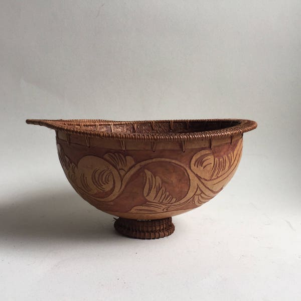 Carved Coconut Art Hand Made Native Bali CoCo Resin Coconut Shell Salad Bowl with one handle, natural Cottage Style fruit bowl