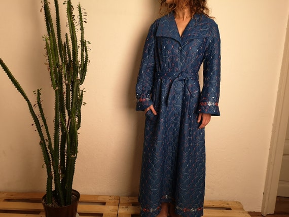 70's blue dressing gown with flower stitching M -