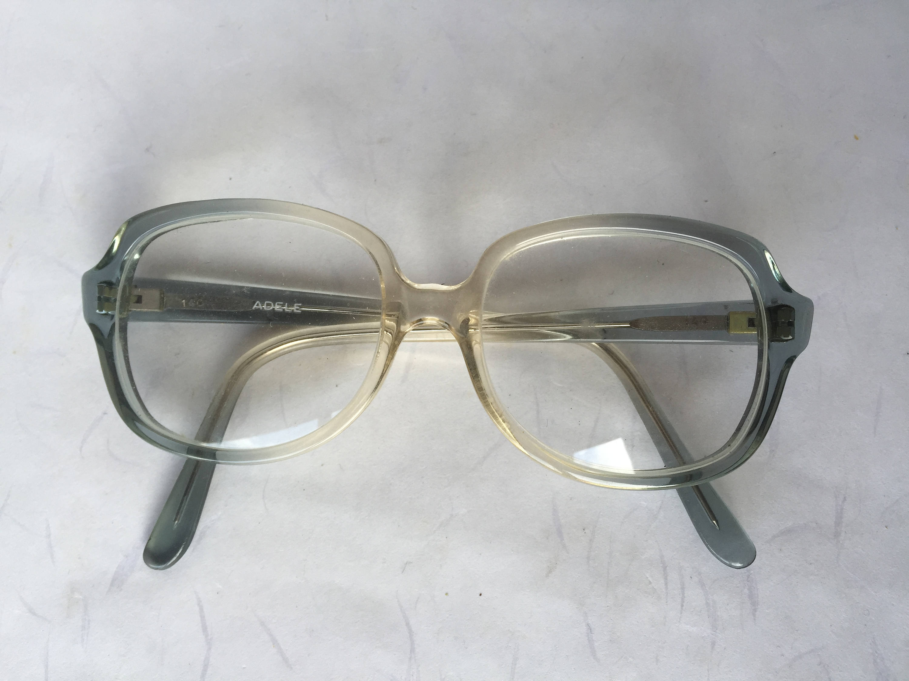 clear plastic round glasses