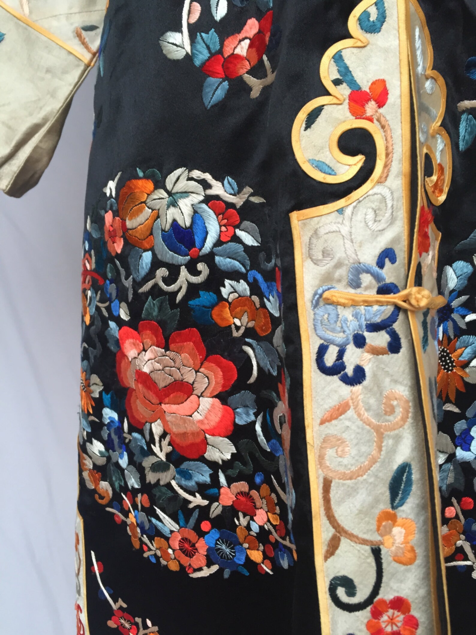 Prestige Antique 1920s Black Chinese Satin Silk Hand Embroidered Robe ...