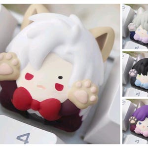 Peut inclure: Quatre designs de touches de clavier différents mettant en scène des personnages de dessins animés avec des oreilles et des pattes d'animaux. Les personnages sont blancs, gris, noirs et violets. Chaque personnage a une expression différente et porte une tenue différente.