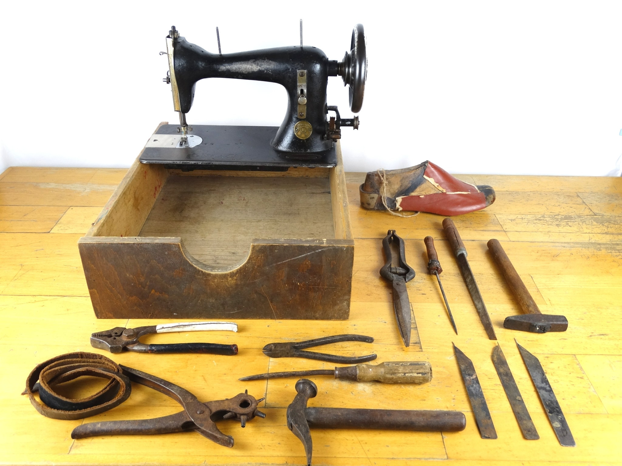 Hand Crank Davis Sewing Machine Vintage American Sewing Machine 