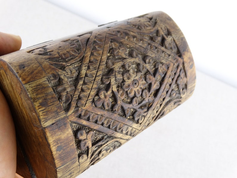 Small Chest Trinket Box Curio Box Small Wooden Box Carved Wooden Box Tobacco Box Jewelry Box Vanity Box Keepshake Box Hinged Box