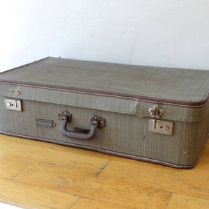 Old Travel Valise, Grey Suitcase, Old Luggage, Train Case, Old Suitcase, Luggage Decor, Antique Luggage, Trunk, Grey Valise, Travel Trunk image 4