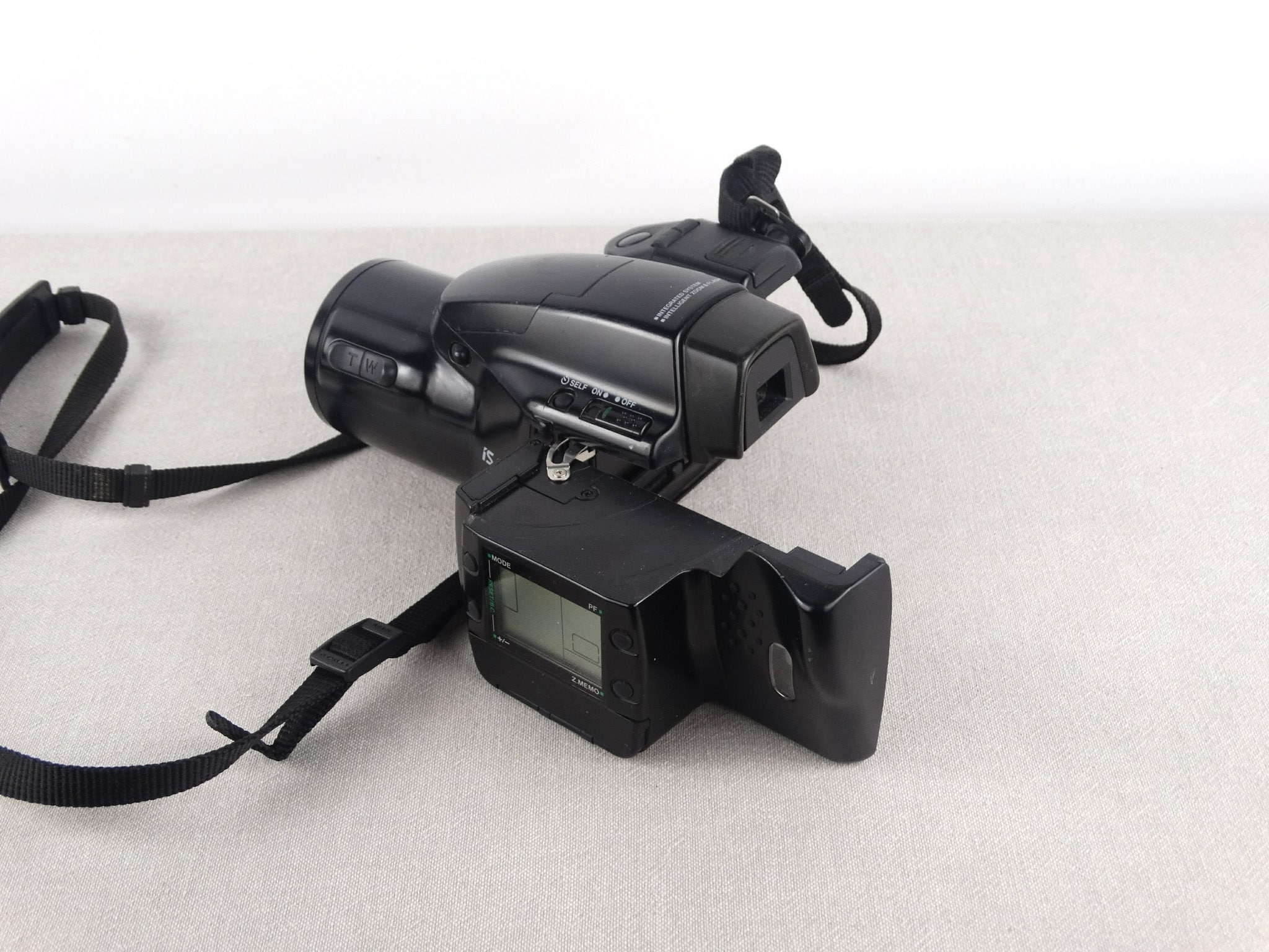 APPAREIL PHOTO-OLYMPUS IS-1000 ARGENTIQUE 1990-ZOOM 35-135mm-COMPACT 24x36mm