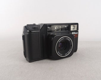 Nikon D70 6.1MP デジタルカメラキット（18-70 mm ニコンレンズ付き