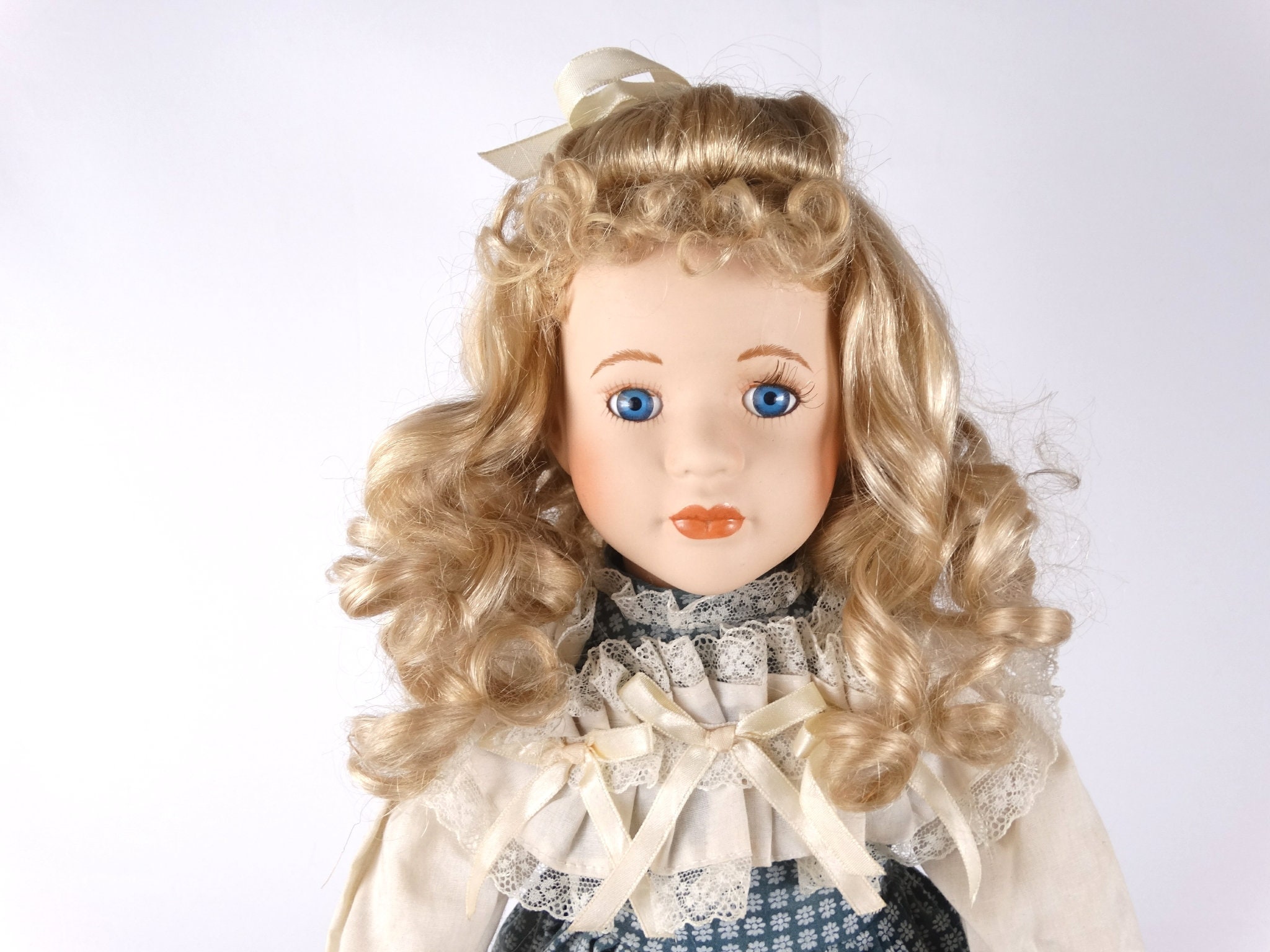 1. "Vintage Blonde Hair Porcelain Doll"
2. "Blonde Hair Porcelain Doll Collectible"
3. "Handmade Blonde Hair Porcelain Doll"
4. "Blonde Hair Porcelain Doll with Blue Eyes"
5. "Blonde Hair Porcelain Doll with Lace Dress"
6. "Blonde Hair Porcelain Doll with Jointed Limbs"
7. "Blonde Hair Porcelain Doll with Floral Dress"
8. "Blonde Hair Porcelain Doll with Porcelain Shoes"
9. "Blonde Hair Porcelain Doll with Curly Hair"
10. "Blonde Hair Porcelain Doll with Victorian Style Dress" - wide 3