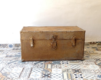 Antique Steamer Trunk, Treasure Chest, Metal Trunk, Pirate Chest, Trunk Chest, Storage Trunk, Wooden Chest, Coffe Table, Old Metal Chest