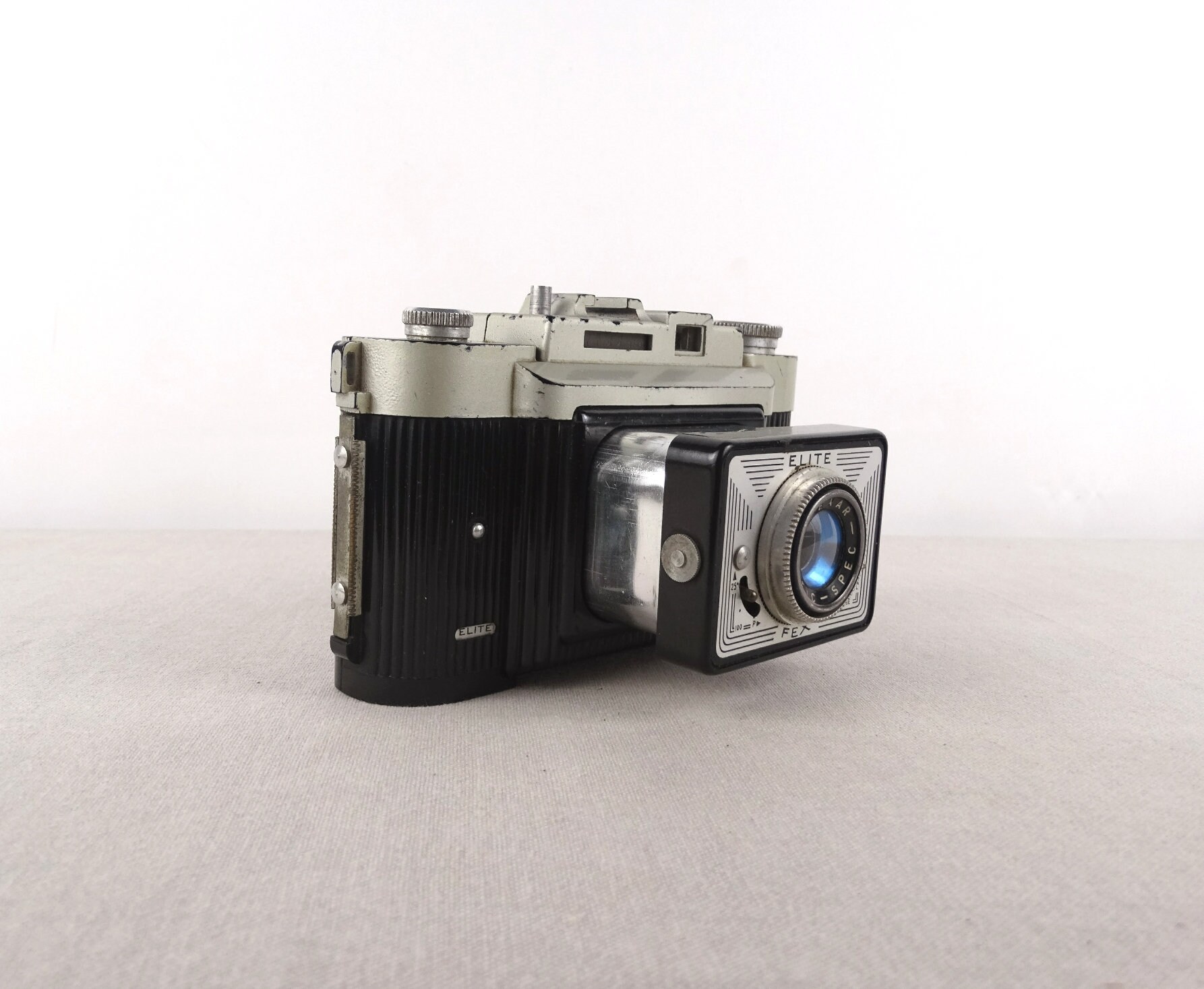 フィルムカメラ Edixa Reflex A forgotten brand: Wirgin Edixa Reflex - Vintage-photo