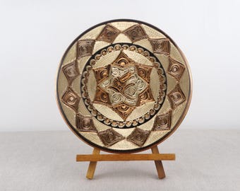 Grande Assiette Murale Orientale En Cuivre Et étain – 39 Cm – Motif Préhistorique