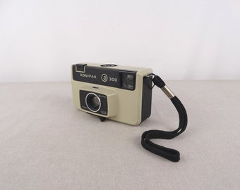 Konipak 300 Camera, Vintage Konipak Camera, Konishiroku Camera