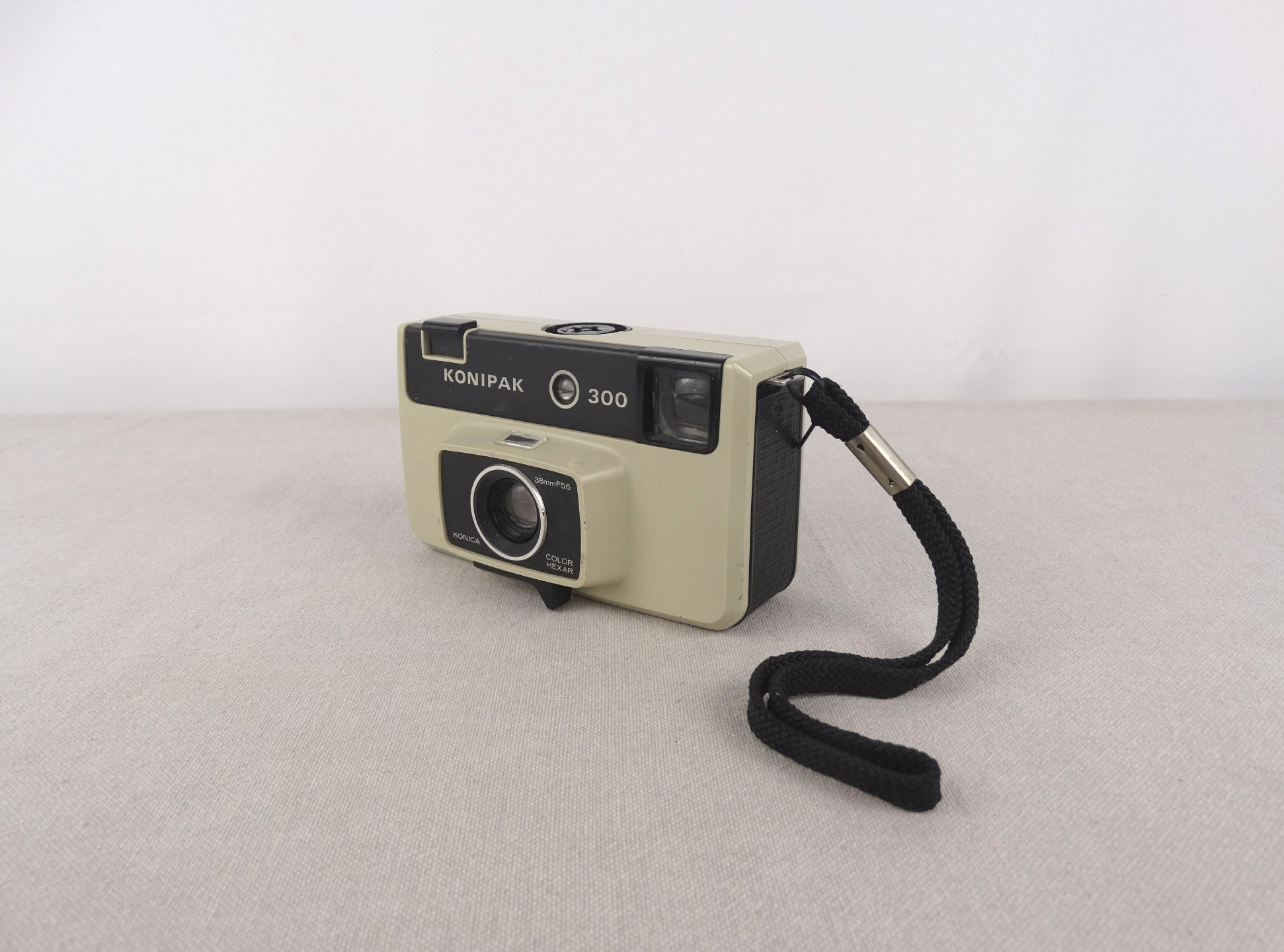 Konipak 300 Camera, Vintage Konipak Camera, Konishiroku Camera