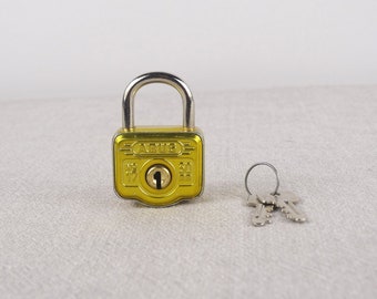 アンティーク真鍮製 Yale & Towne 南京錠（鍵付き）、F57 刻印入り