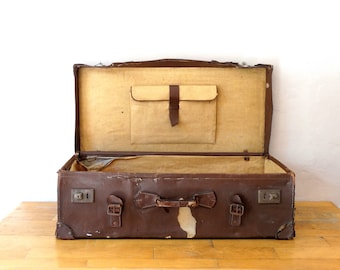 Valise antique énorme, vieux bagages en cuir, étui de train, valise, bagages antiques en cuir, table de valise, coffre de voyage, sac à bagages, coffre