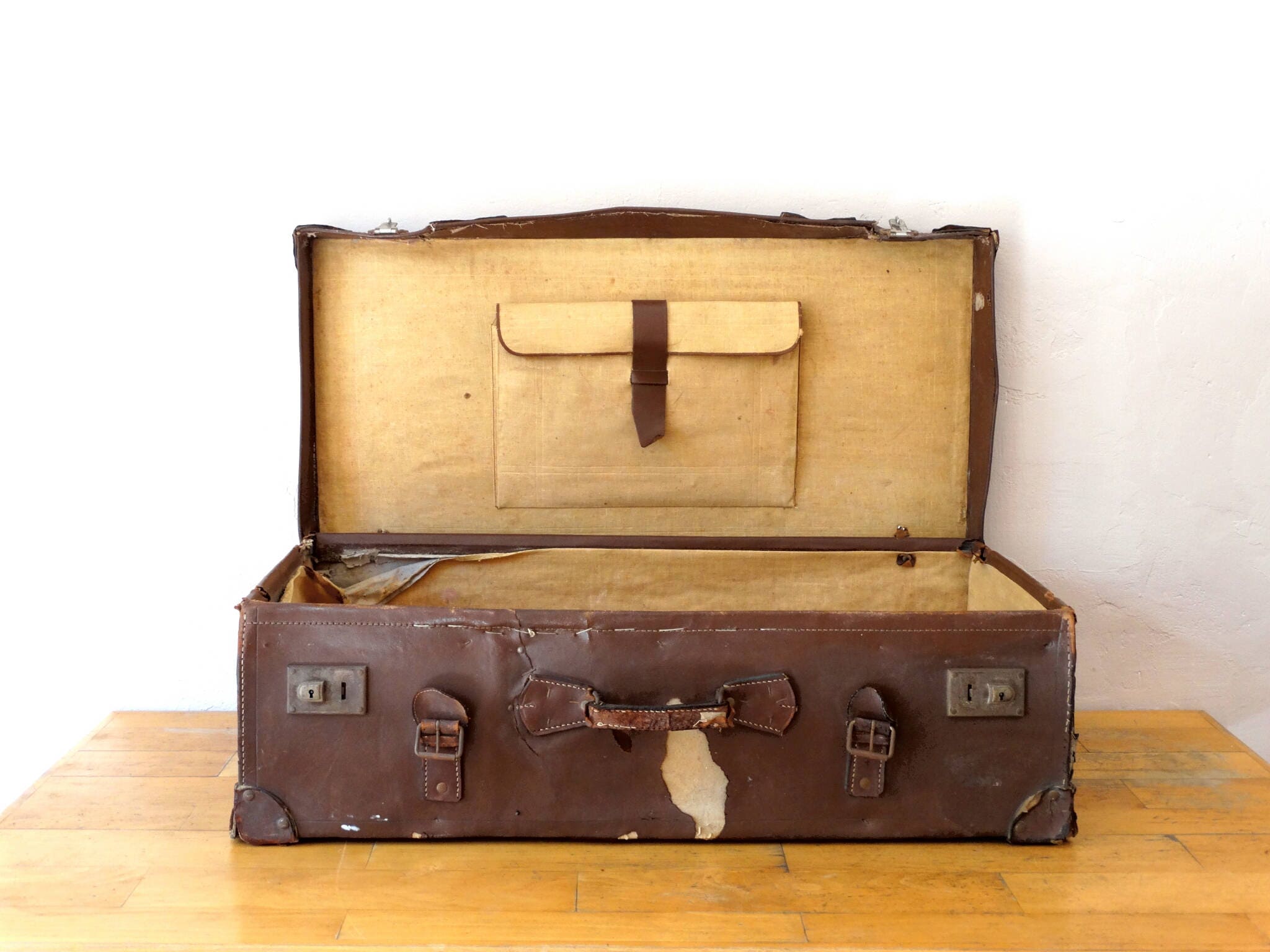 Vintage Luggage & Trunks: Where to Begin