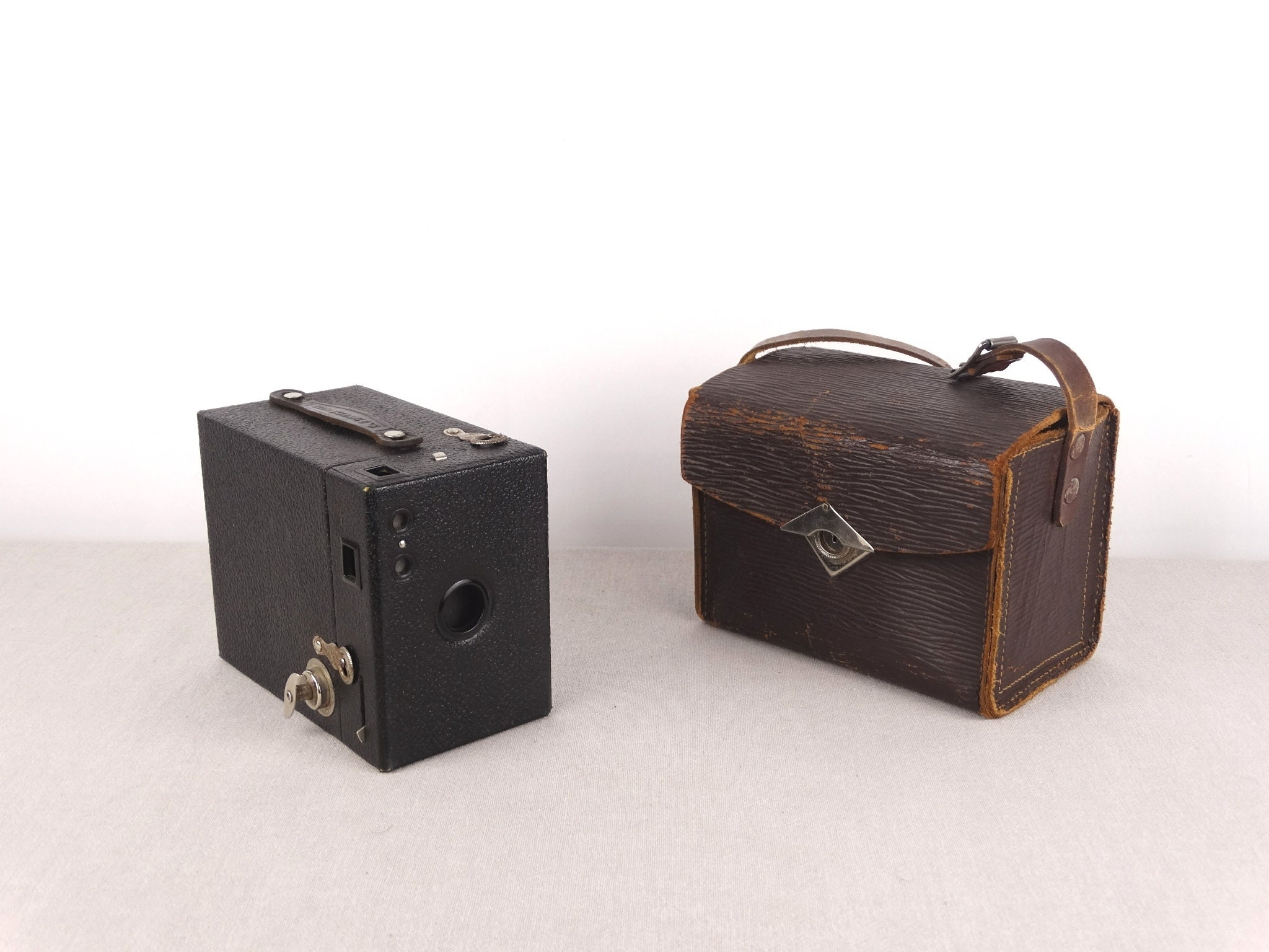 1927, Kodak No 2 Hawkeye Model B, Antique 6x9 Camera, Box Camera