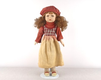Poupée ancienne robe rouge fleurie - Collection