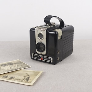 Kodak Brownie Flash Camera, Kodak Brownie Camera, Box Camera, Photo Camera, Bakelite Camera, Kodak Pathe, Old Camera, French Kodak Brownie