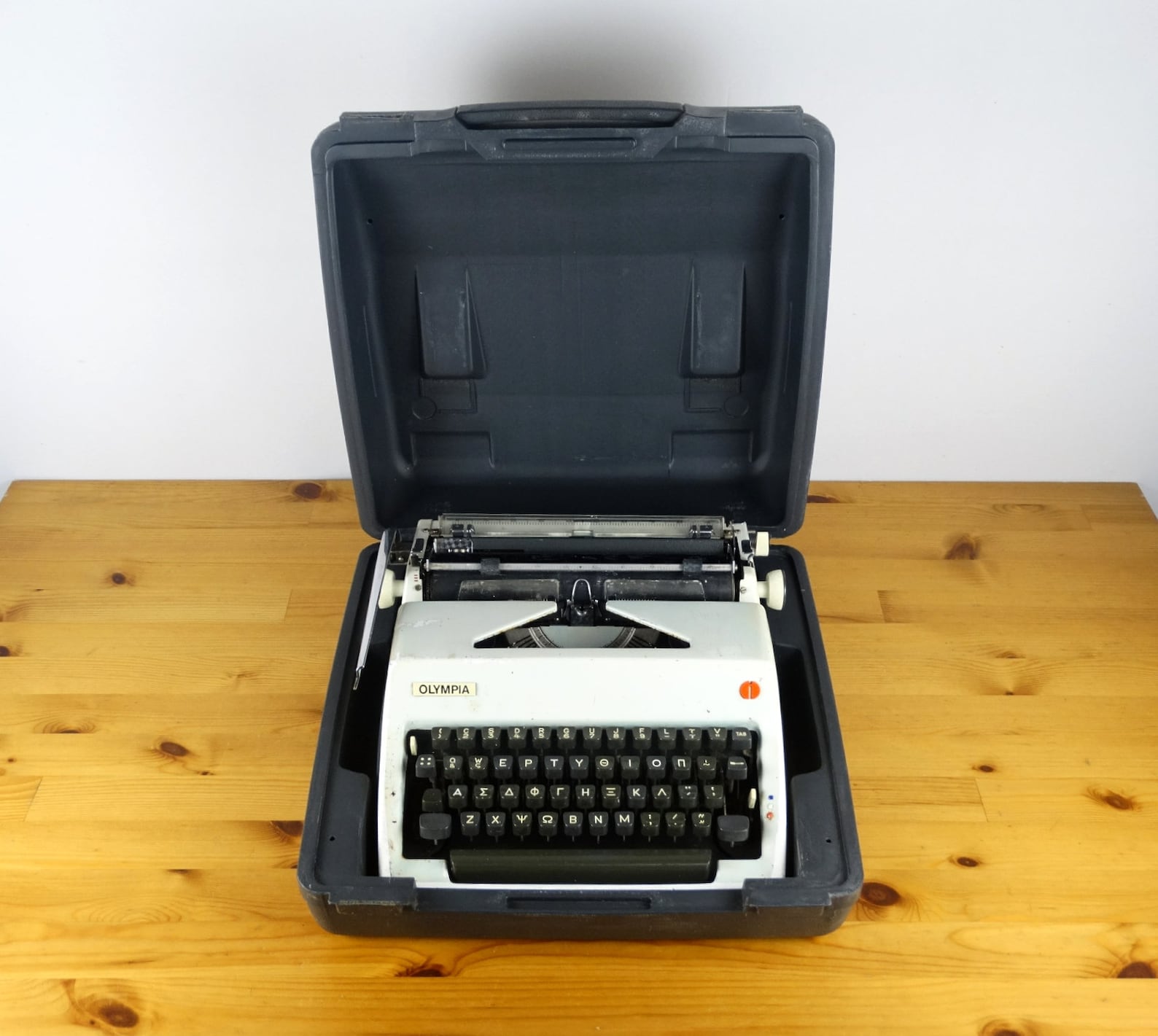 1972 Writing 1972, Olympia SM9 Typewriter, Desktop Typewriter, Retro Typewriter ...