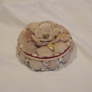Tramp Art Box, Small Round Box, Victorian Shell Art, Great Antique Folk Art Salvage, Re-Purpose
