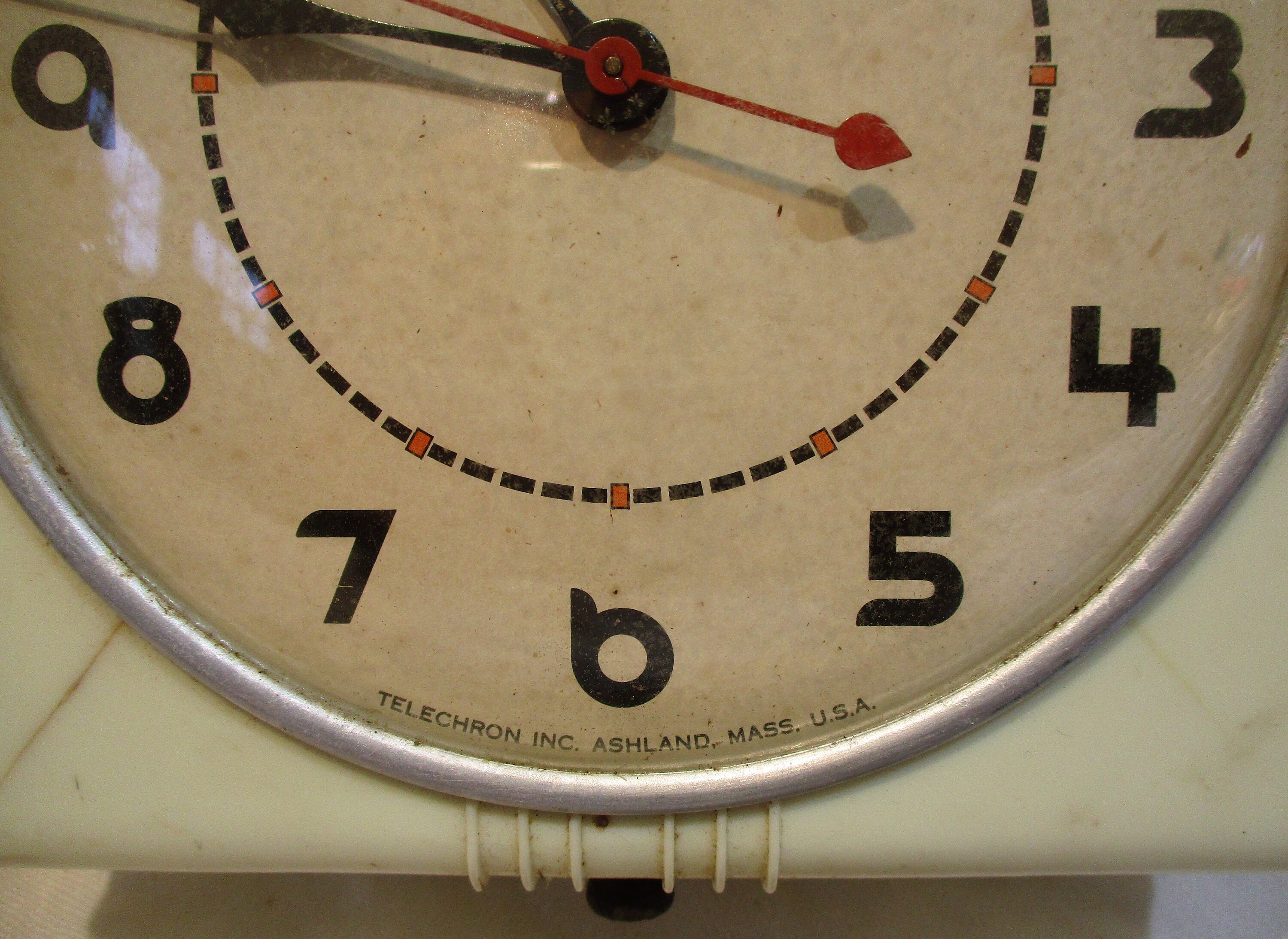 Telechron Wall Clock, Retro Mid Century off White, Art Deco