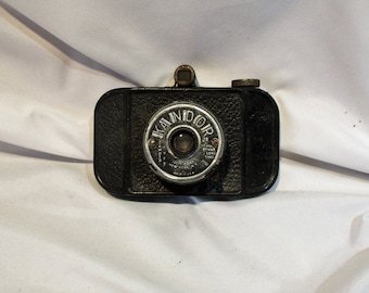 Appareil Photo Miniature Norisan – Bakélite Rouge, Viseur Rigide, Vintage