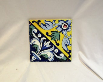 Vintage Spanish Tile Trivet: Mid-Century Acanthus Leaf Decor