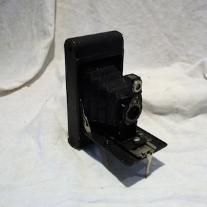 Kodak No. 2 Hawkeye Model C Folding Cartridge Autographic Camera - Vintage Photography Salvage