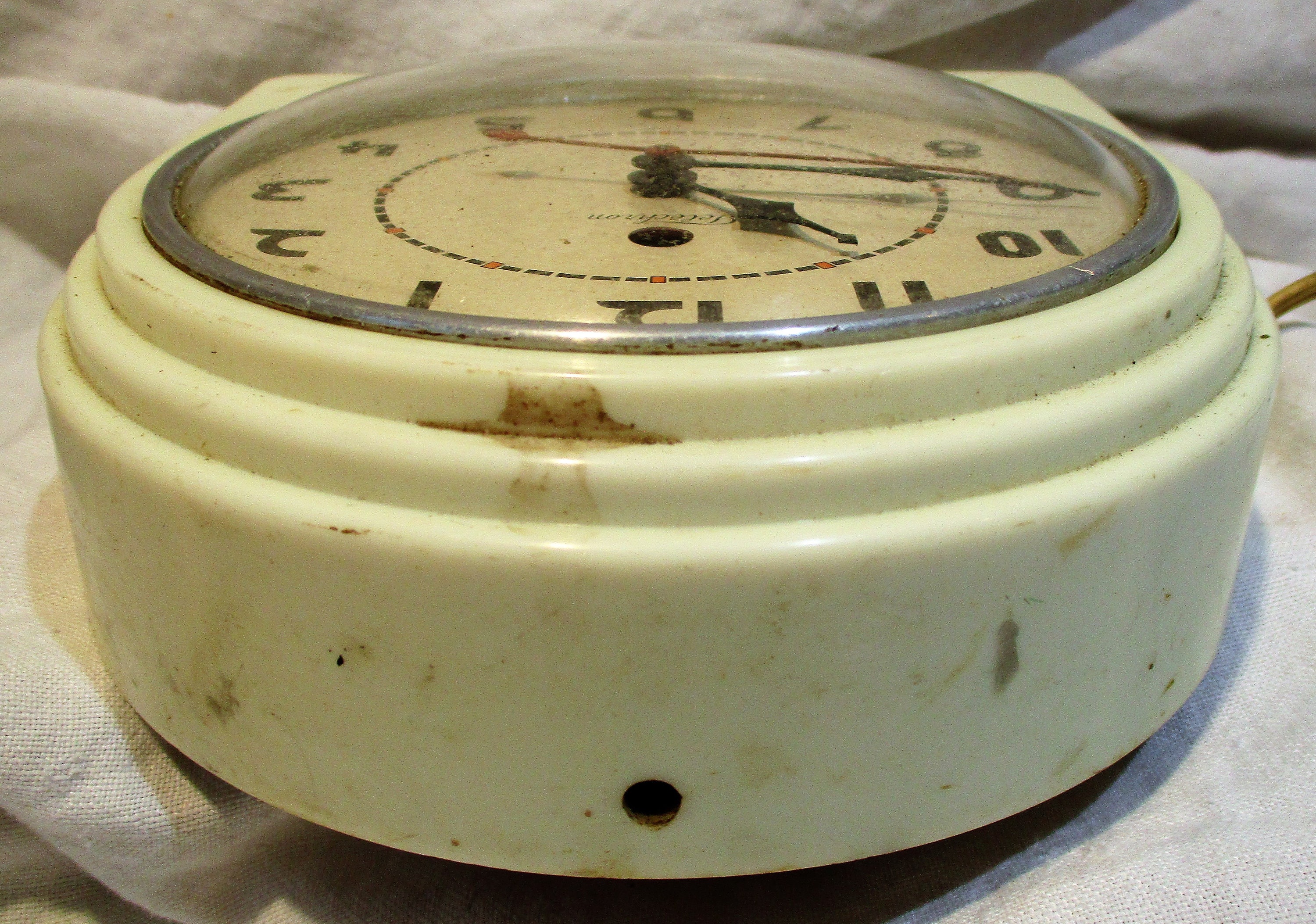 Telechron Wall Clock, Retro Mid Century off White, Art Deco Style