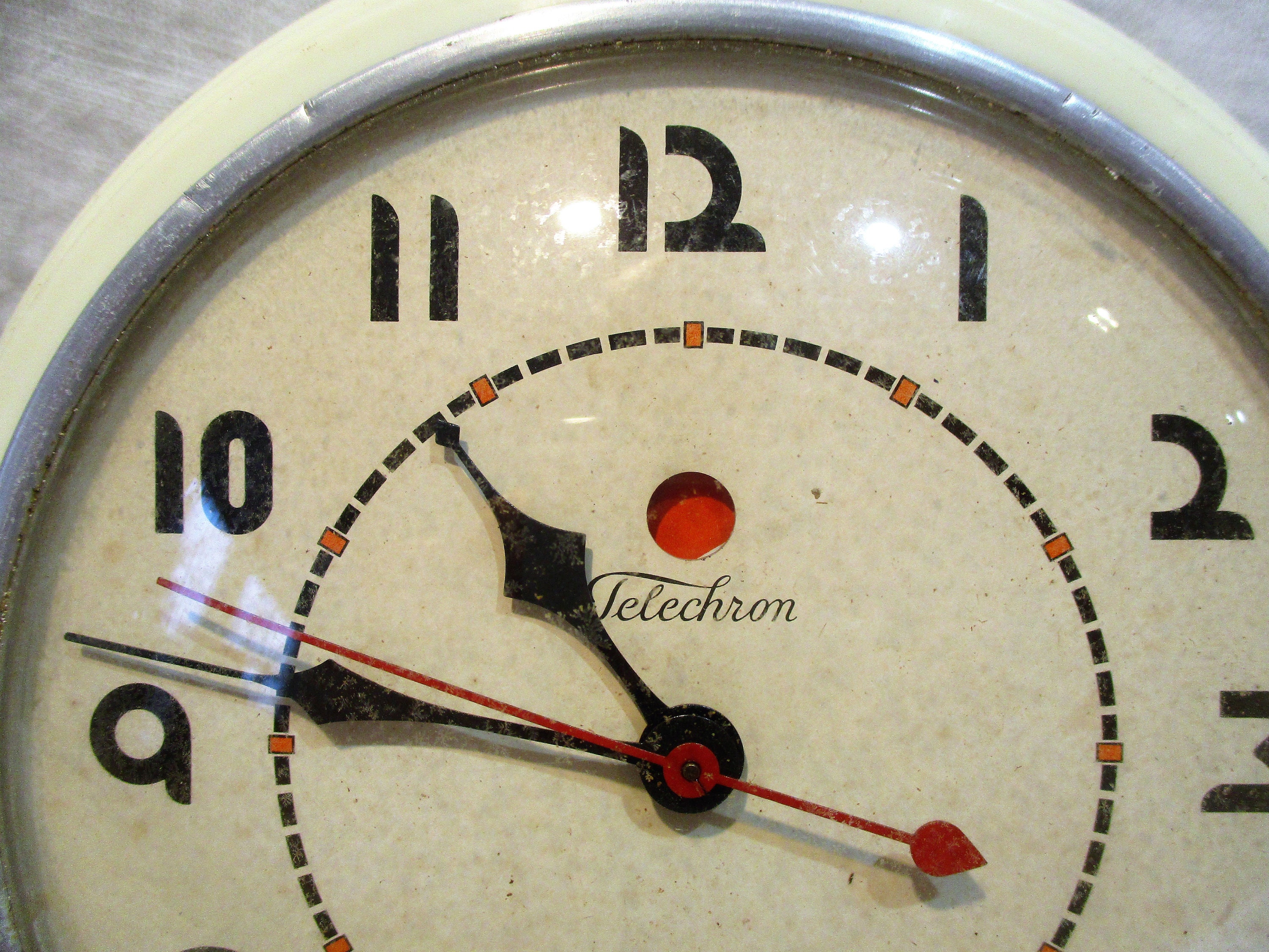 Telechron Wall Clock, Retro Mid Century off White, Art Deco