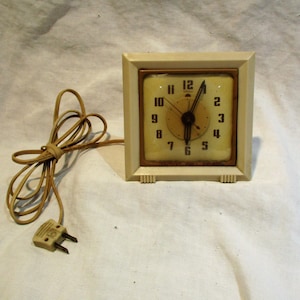 Telechron Desk Clock, Retro Mid Century 1930s, Retro Machine Age Style, Works!