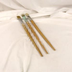 Paint Brushes, Set of 3, Vintage Artist Supplies, Old Chalk Painting Brushes, Similar Sizes