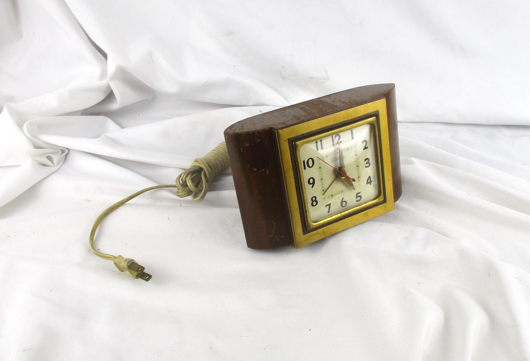 Telechron Desk Clock, Art Deco Transitional 1930s or 1940s, Electric ...