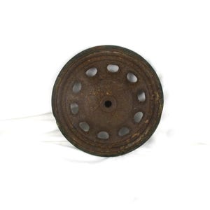 Vintage Rusty Metal Wheel: Farmhouse Barn Salvage (9.25&quot;)