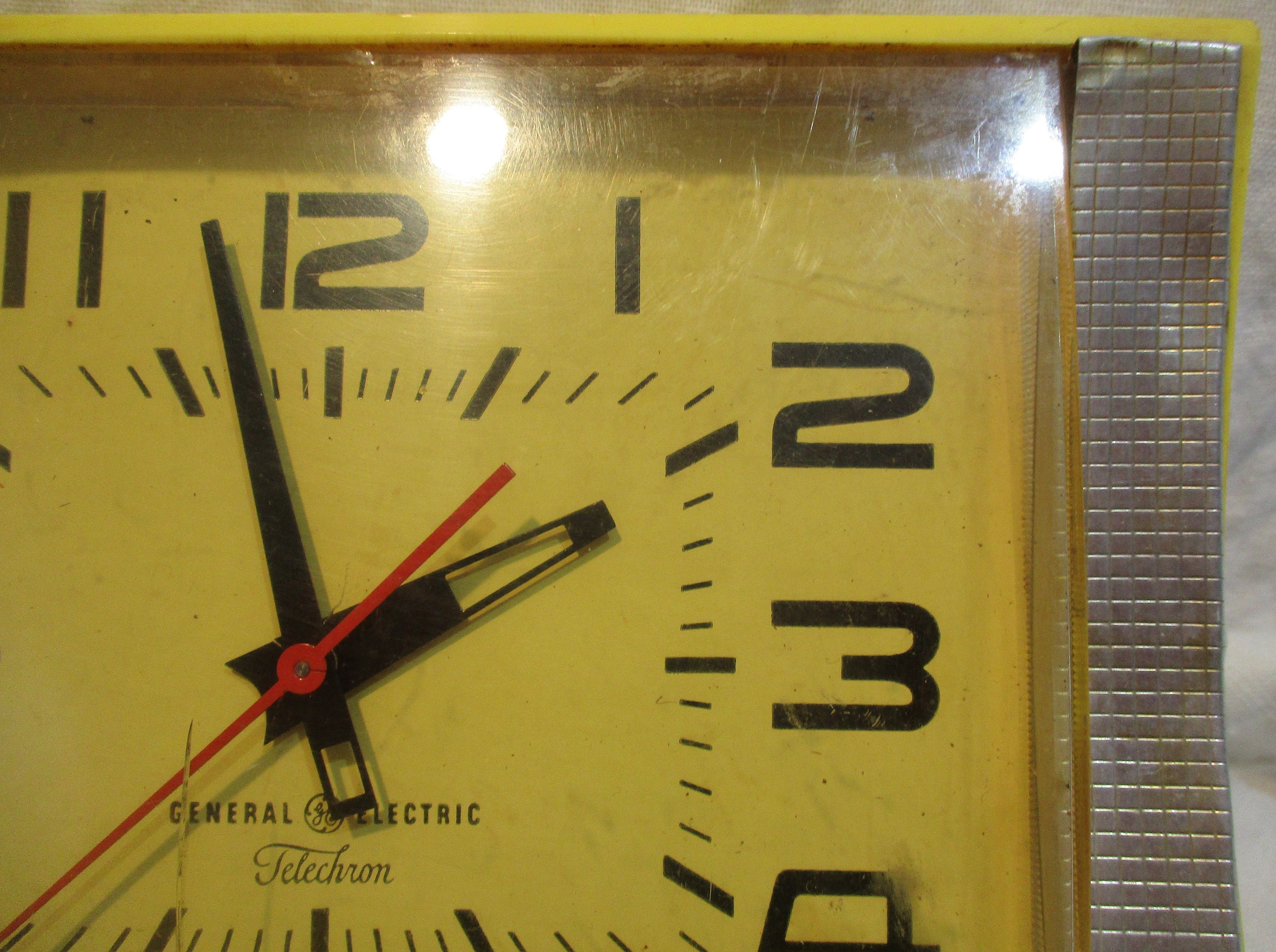 Telechron Wall Clock, Retro Mid Century Yellow General Electric