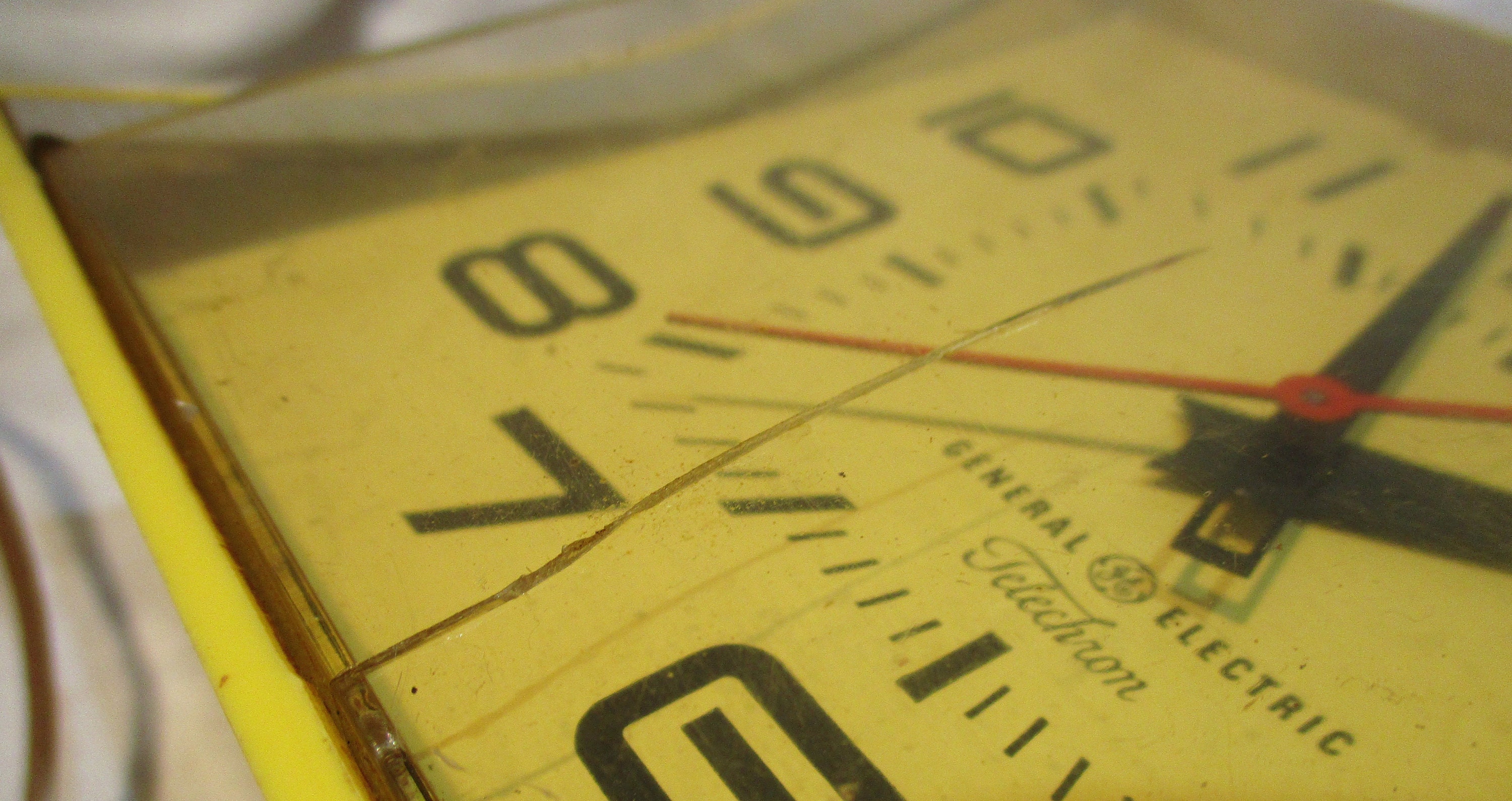 Telechron Wall Clock, Retro Mid Century Yellow General Electric