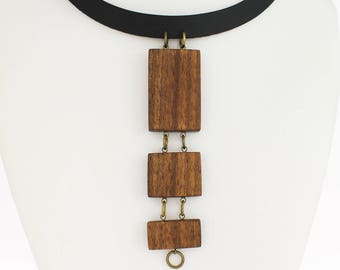 Collier plastron géométrique en bois de noyer, pendentif moderne modulaire en bois sur cuir noir