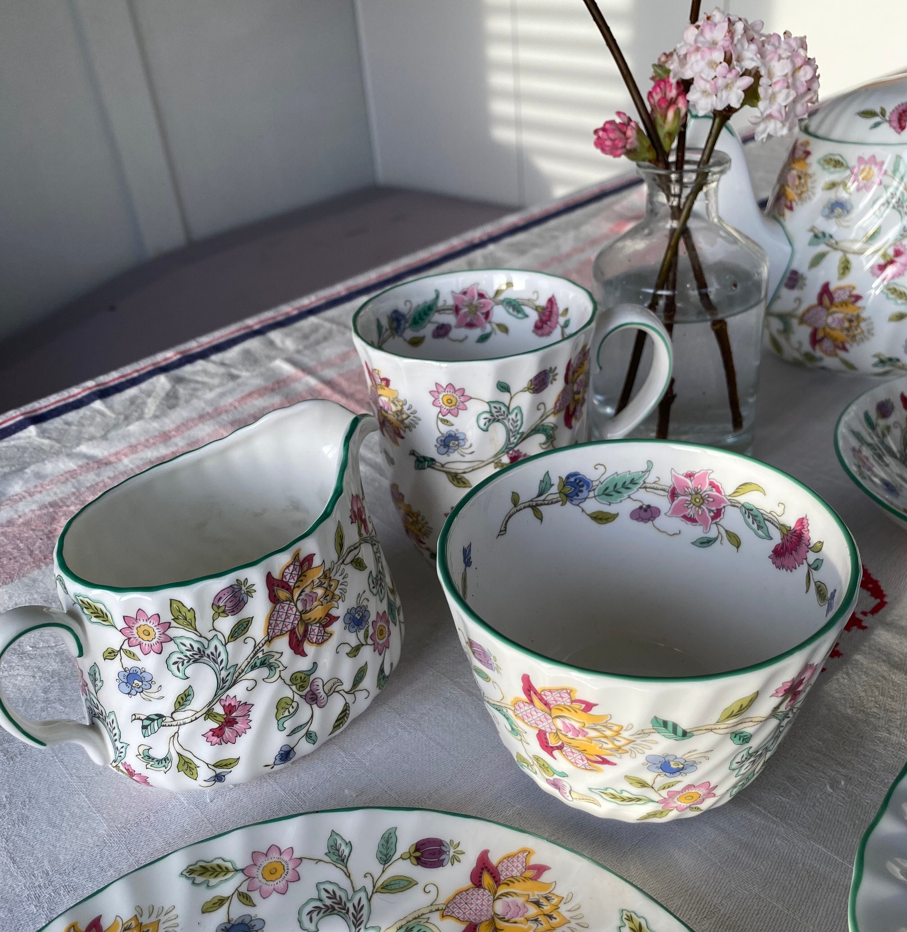 Vegetable dish Minton, Haddon Hall designed by John