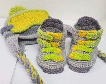 Crochet ski booties and ski hat with goggles