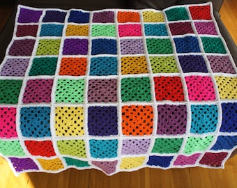 Couverture en crochet carré grand-mère colorée