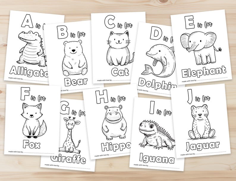 Peut inclure: Cartes d'alphabet noir et blanc avec des illustrations d'animaux. Chaque carte pr&eacute;sente une lettre, les mots "est pour", et un dessin simple d'un animal, comme un alligator, un ours, un chat, un dauphin, un &eacute;l&eacute;phant, un renard, une girafe, un hippopotame, un iguane et un jaguar.