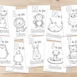 Peut inclure: Cartes d'alphabet imprimables en noir et blanc avec des animaux. Chaque carte comporte une lettre de l'alphabet, les mots "est pour" et une illustration d'animal. Les animaux comprennent un kangourou, un lion, un singe, une narval, un hibou, un pingouin, une caille, un lapin, un serpent et un tigre.